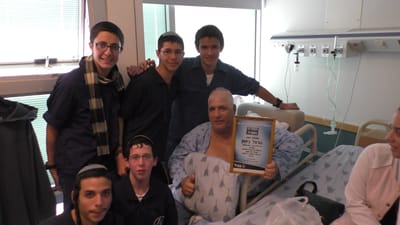 צפו: הנהג הרצל ביטון מקבל תעודת הוקרה