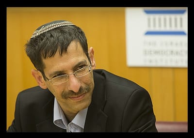 שידור ישיר: השר אורי אורבך מובא למנוחות