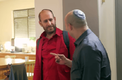 חנוך דאום מתנחל אצל נפתלי בנט. צפו