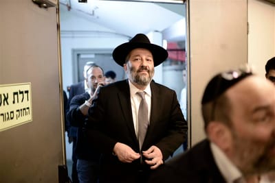 הרב אליהו: מי שמעל בכספים אסור להצביע לו