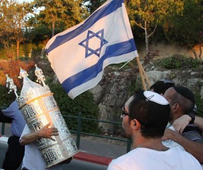 לראשונה בכנסת: כתיבת אותיות והכנסת ס"ת