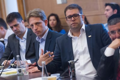 חזן צעק להרצוג: "אתה פחדן, שתקת בחקירות" והוצא מהמליאה