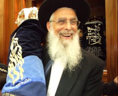 הרב אריאל נגד הכנסת ס"ת במעמד "הקהל"