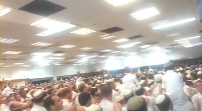 צפו: הקפות שניות של ישיבת 'הר המור'