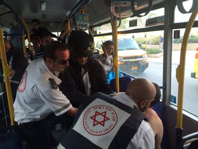 פיגוע בראשון לציון: בת 80 ובן 40 פצועים באורח קשה