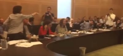 'שב בשקט. אתה הומופוב וגזען'; צפו בעימות