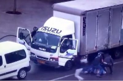 כמו בסרט: השוטרים לכדו את כנופיית הגנבים. צפו