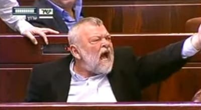 "מי את בכלל? חוצפנית"; צפו באילן גילאון משתולל