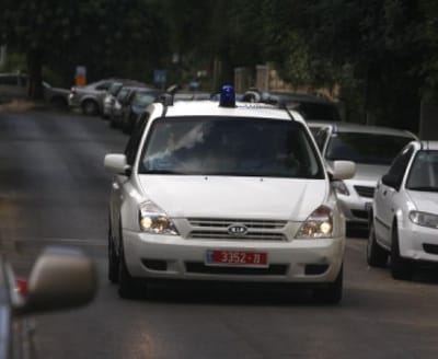 בכיר לשעבר בלשכת נתניהו נחקר ושוחרר למעצר בית