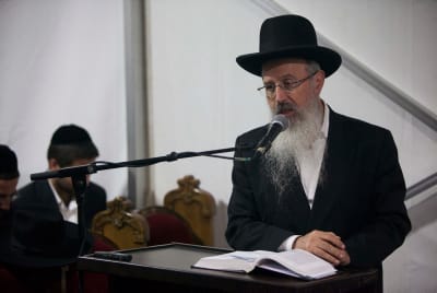 דרישה: להשעות את הרב אברהם יוסף מתפקידו