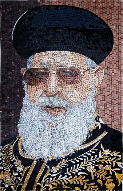 מרהיב: דיוקן של הרב עובדיה מאבני פסיפס
