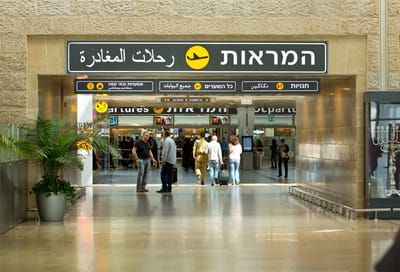 דיילת הבריחה מאות פאקטים של סיגריות