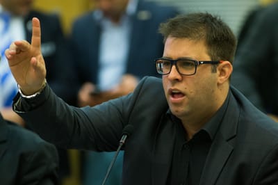 חזן התעמת עם נערות: "אתה לא מרגיש צבוע?"