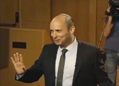 שר בהפתעה: בנט הותקל על ידי הורים ומורים; צפו