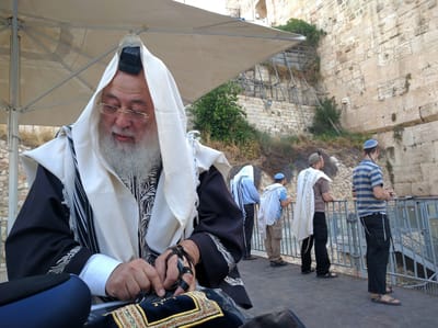 הרב עמאר הגיע לתפילת מחאה בכותל הרפורמי