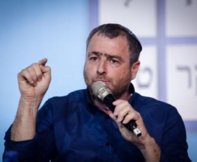 ריקלין עוקץ: "הצגת יחיד של נפתלי בנט"