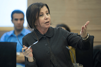 גלאון משתלחת ברב אבינר: "שים כיסוי עיניים"