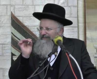 הרב אליהו על דרישת מנדלבליט: "קודם שהם יקיימו את זה"
