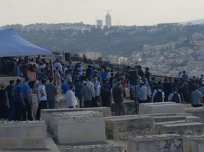 הרב יהושע שפירא ואביתר בנאי על אותה במה