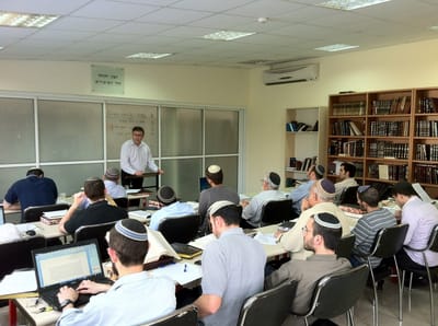 חיבוק ללומדי התורה: מלגות ינתנו לאברכים לפורים ופסח