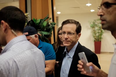 הרצוג: הייתי בתפילה; נאלצתי לחלל את החג