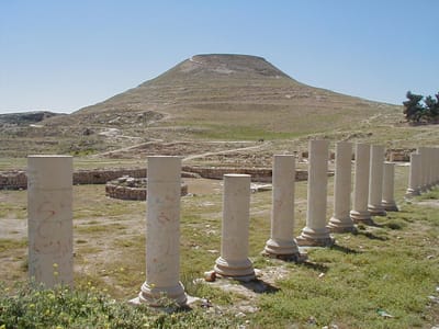 הרודיון: תככים ומזימות בארמון המלכותי