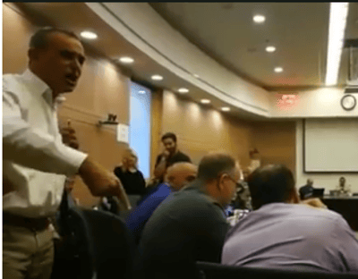 זחאלקה התפרע ונזרק מהישיבה; צפו בסערה