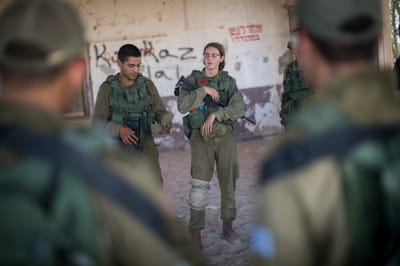 "מי שפועל לשילוב לוחמות בצה"ל פשוט מטורלל"