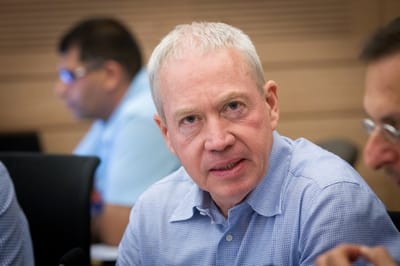 "אף אחד לא יקבע מי משרת ואיפה"