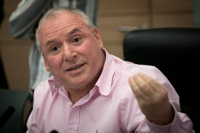 אמסלם מבהיר: "שוחד- זה לא סיגרים מחבר אישי"