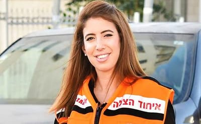 ריגשה את הרשת: מצילה חיים למרות המגבלה הקשה