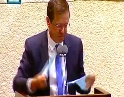 צפו: הרצוג השתולל וקרע את 'חוק ההסדרה'
