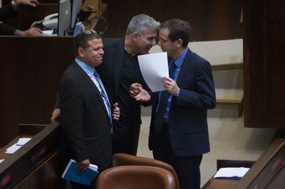 מספר שיא של מנדטים ללפיד, הרצוג בשפל חדש