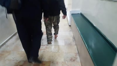 המשטרה החרימה נעליים הקטינים הגיעו לדיון יחפים