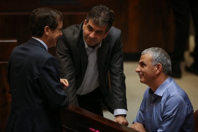 דיווח: כחלון בוחן הקמת ממשלה חלופית עם הרצוג