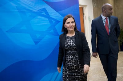 בנט, מאחוריך: השאיפה הפוליטית של גילה גמליאל