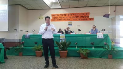 אקוניס: "מצטער שלא הגענו ללוויות הנרצחים"