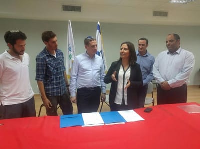 "קוראת לצעירים להתיישב בחבל הארץ הנפלא הזה"