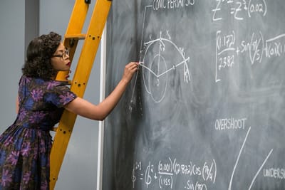 מאחורי המספרים: שחור זה הגאון החדש • ביקורת סרטים