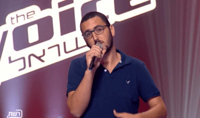 צפו: אלנתן שלום בשיר על כוכבת המגילה