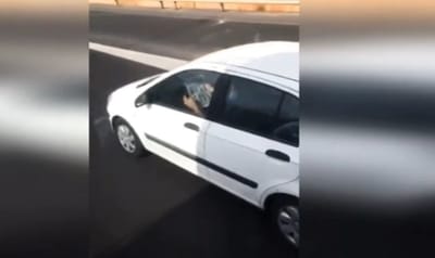 לא רק טלפון: לא תאמינו מה הנהג הזה עשה בנהיגה. צפו