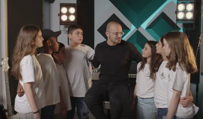 צפו: אברהם טל ויתומי צה"ל בביצוע מצמרר