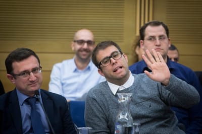 "לא הסתכל על המפה"; אורן חזן לועג לליברמן. האזינו