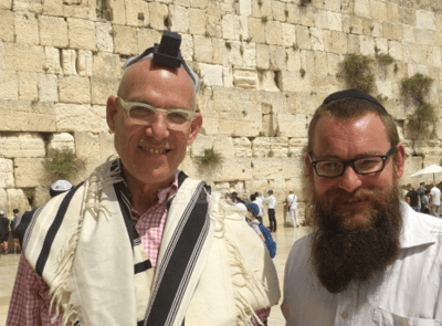 העיתונאי שקרא לא להניח תפילין, הניח תפילין בכותל