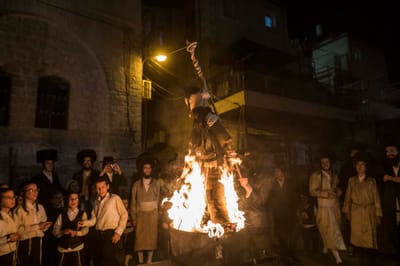נעצרו חשודים בשריפת בובת החייל בל"ג בעומר