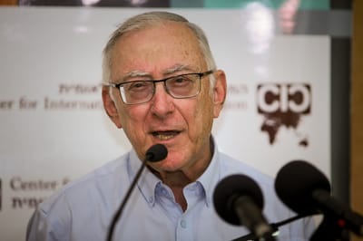 מה הבעיה של האנשים עם הקוד האתי? שזה בנט