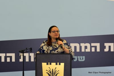 אנחנו יכולים ללמוד הרבה מתגובתה של סיון רהב מאיר