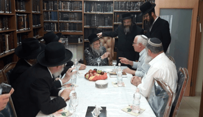 פגישה נדירה: שר מהציונות הדתית במעונו של מנהיג העדה החרדית