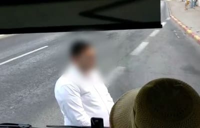 'פסיכי': המחאה של החרדי שלא הועלה לאוטובוס. צפו
