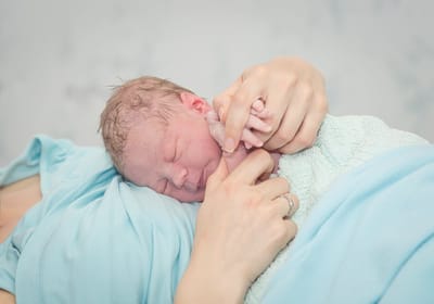 שואלים מומחה: "נשים אחרי לידה" • משיב ד"ר בני חן